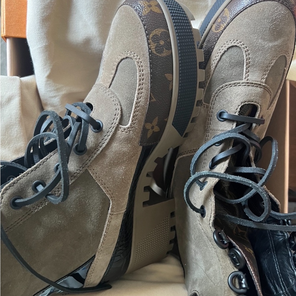 Laureate Platform Desert Boot - Picture 6 of 9